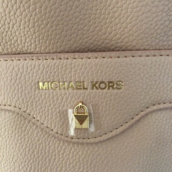 Michael Kors Blush Pink Backpack with zipper - Picture 2 of 7